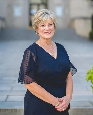 Shawn Lanagan Snyder : Administrative Assistant