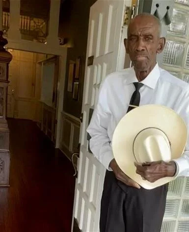 Willie Davis : Greeter/ Funeral Director Assistant